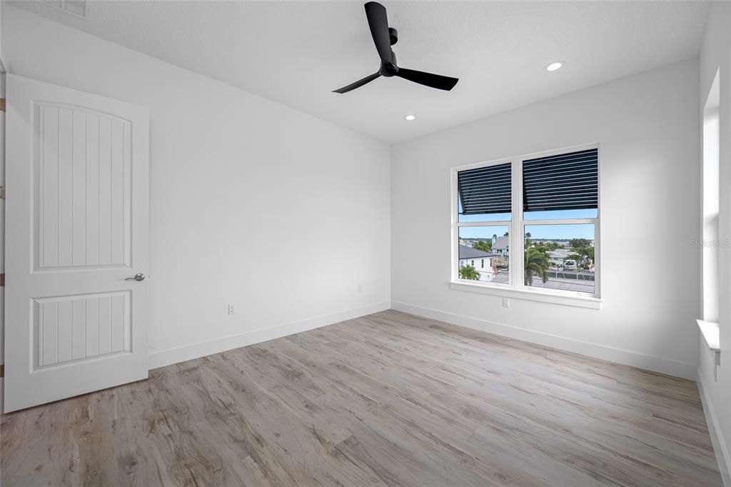 En Venta: $3,699,000 (6 camas, 5 baños, 4848 Pies cuadrados)