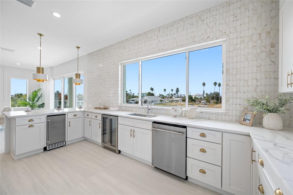 En Venta: $3,699,000 (6 camas, 5 baños, 4848 Pies cuadrados)