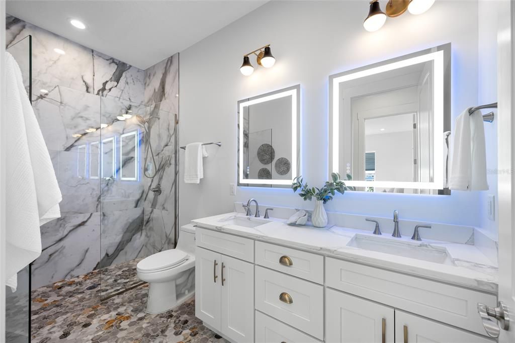 En Venta: $3,699,000 (6 camas, 5 baños, 4848 Pies cuadrados)