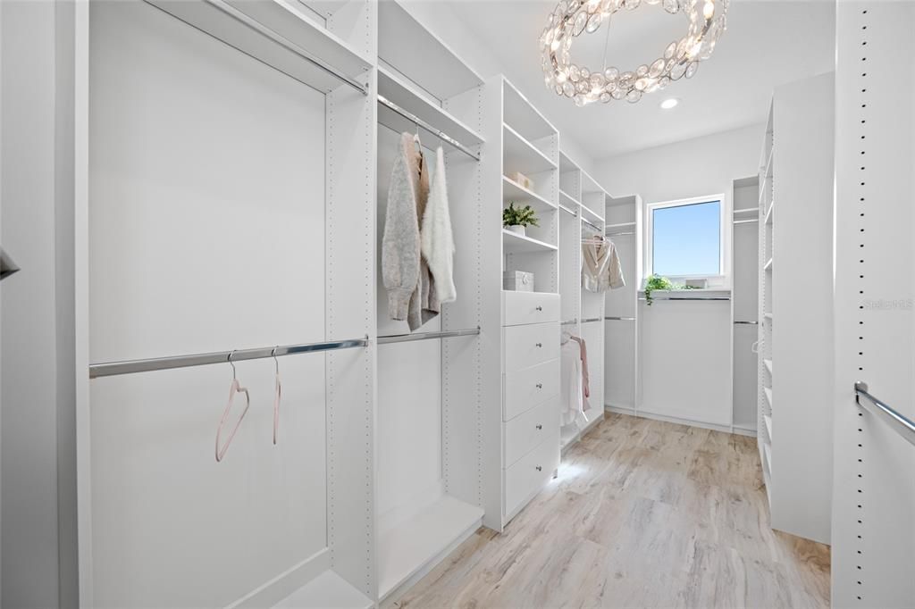 En Venta: $3,699,000 (6 camas, 5 baños, 4848 Pies cuadrados)