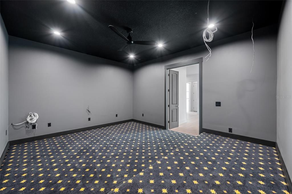 En Venta: $3,699,000 (6 camas, 5 baños, 4848 Pies cuadrados)