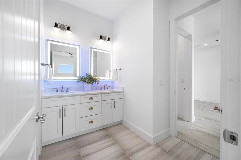 En Venta: $3,699,000 (6 camas, 5 baños, 4848 Pies cuadrados)