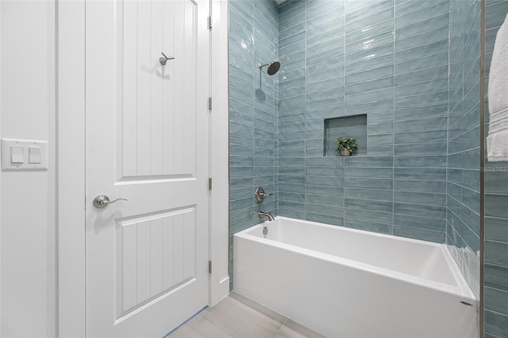 En Venta: $3,699,000 (6 camas, 5 baños, 4848 Pies cuadrados)