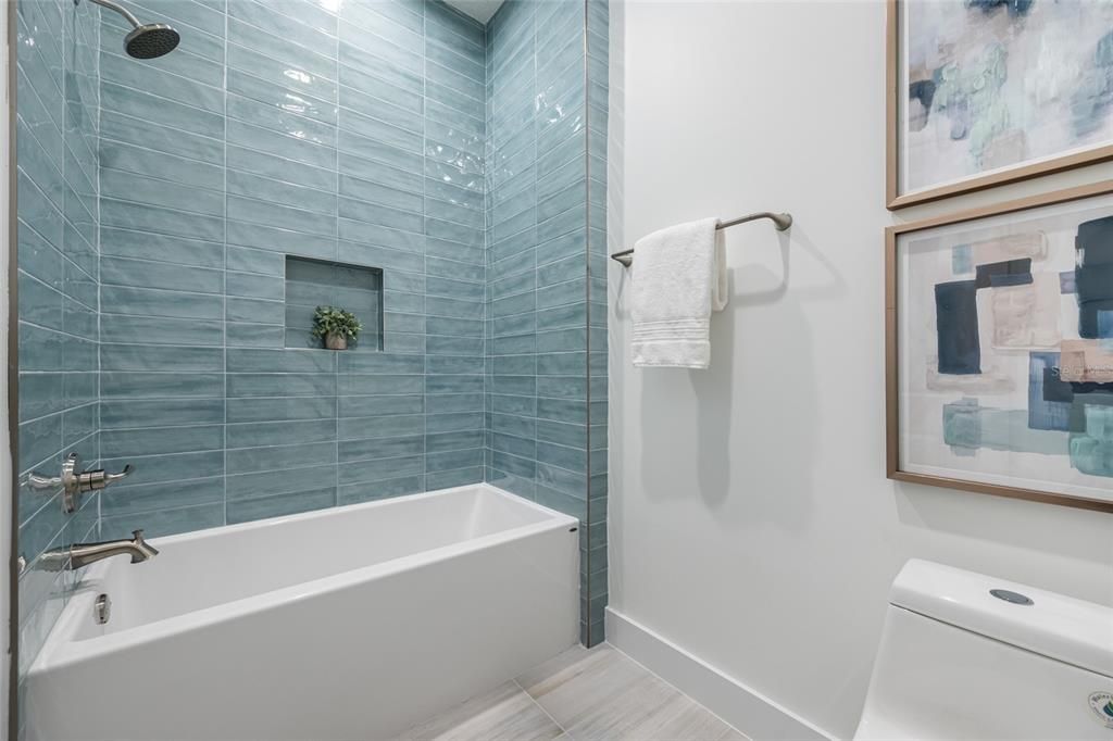 En Venta: $3,699,000 (6 camas, 5 baños, 4848 Pies cuadrados)