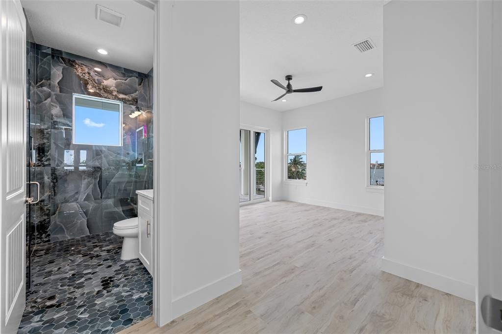 En Venta: $3,699,000 (6 camas, 5 baños, 4848 Pies cuadrados)