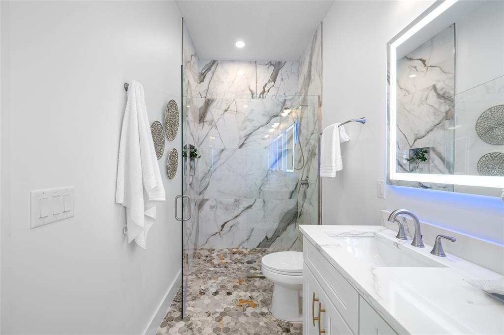 En Venta: $3,699,000 (6 camas, 5 baños, 4848 Pies cuadrados)