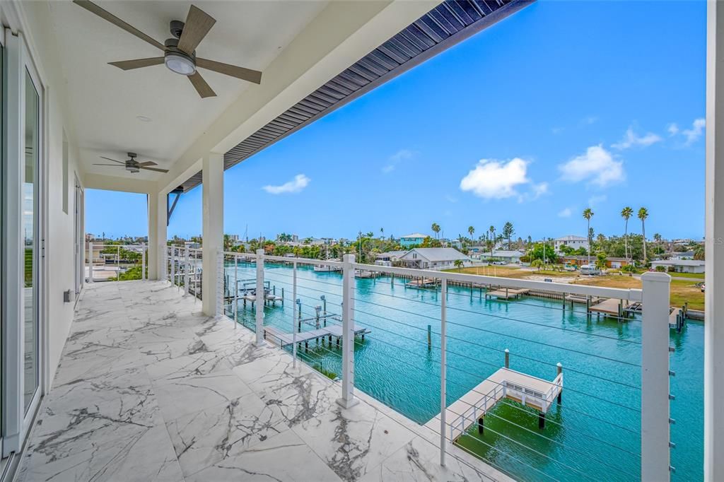 En Venta: $3,699,000 (6 camas, 5 baños, 4848 Pies cuadrados)