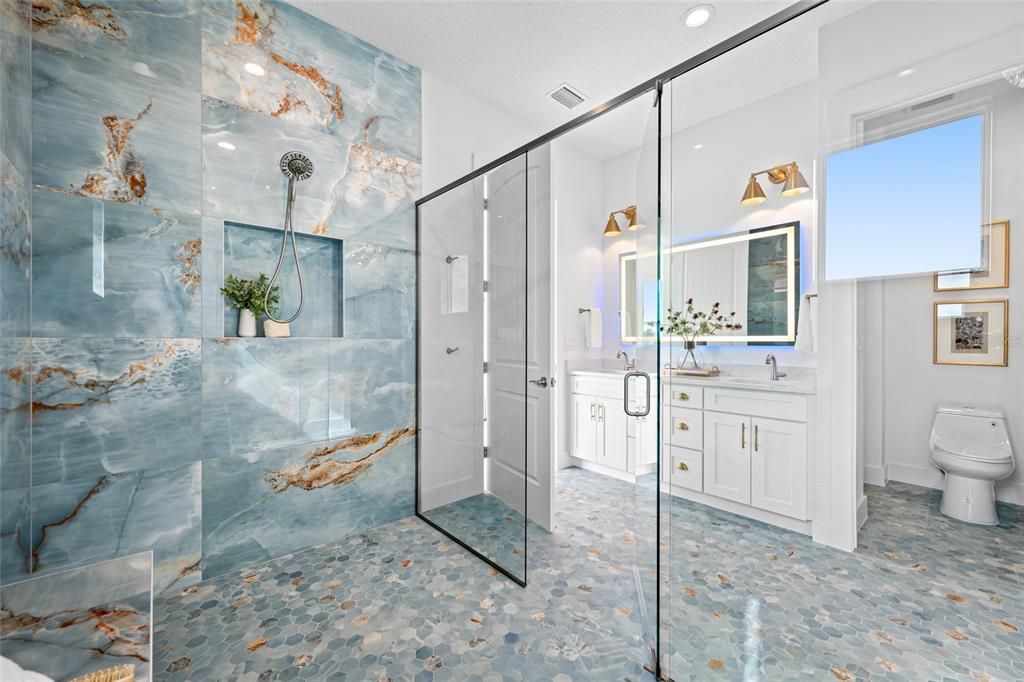 En Venta: $3,699,000 (6 camas, 5 baños, 4848 Pies cuadrados)