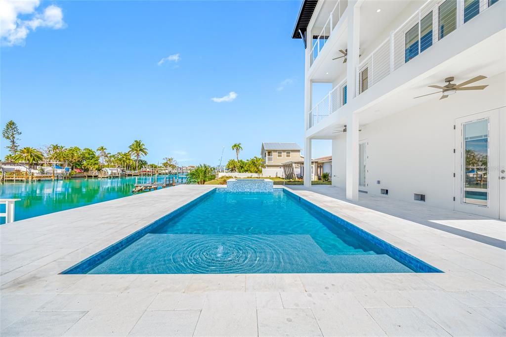 En Venta: $3,699,000 (6 camas, 5 baños, 4848 Pies cuadrados)