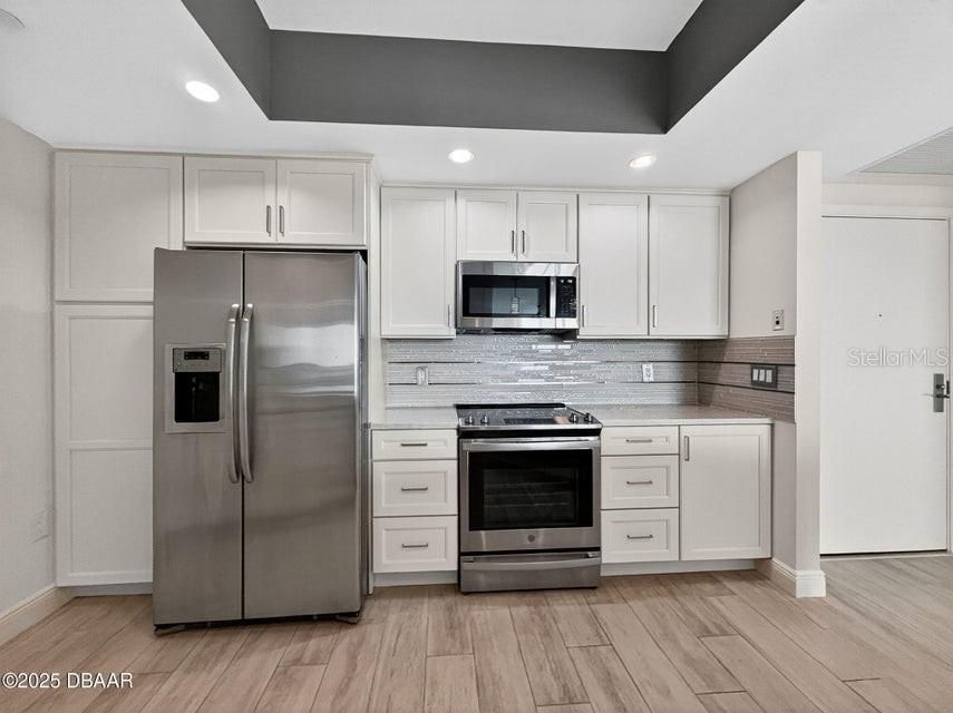 Active With Contract: $349,900 (2 beds, 2 baths, 1843 Square Feet)