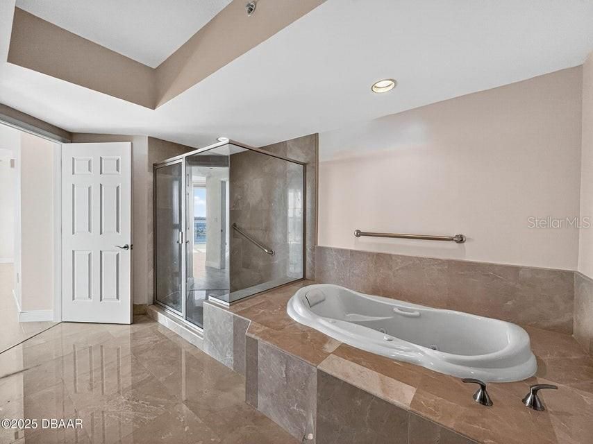 Active With Contract: $349,900 (2 beds, 2 baths, 1843 Square Feet)