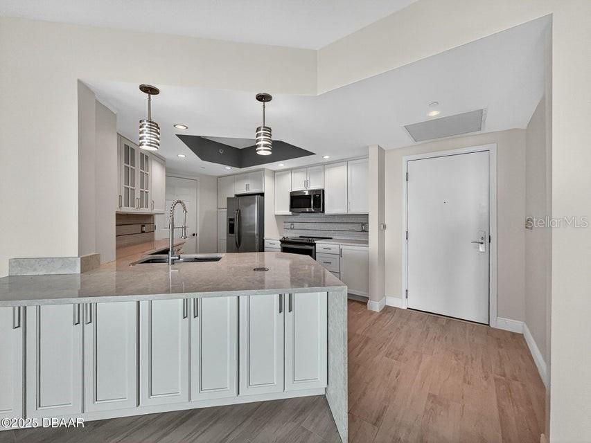 Active With Contract: $349,900 (2 beds, 2 baths, 1843 Square Feet)