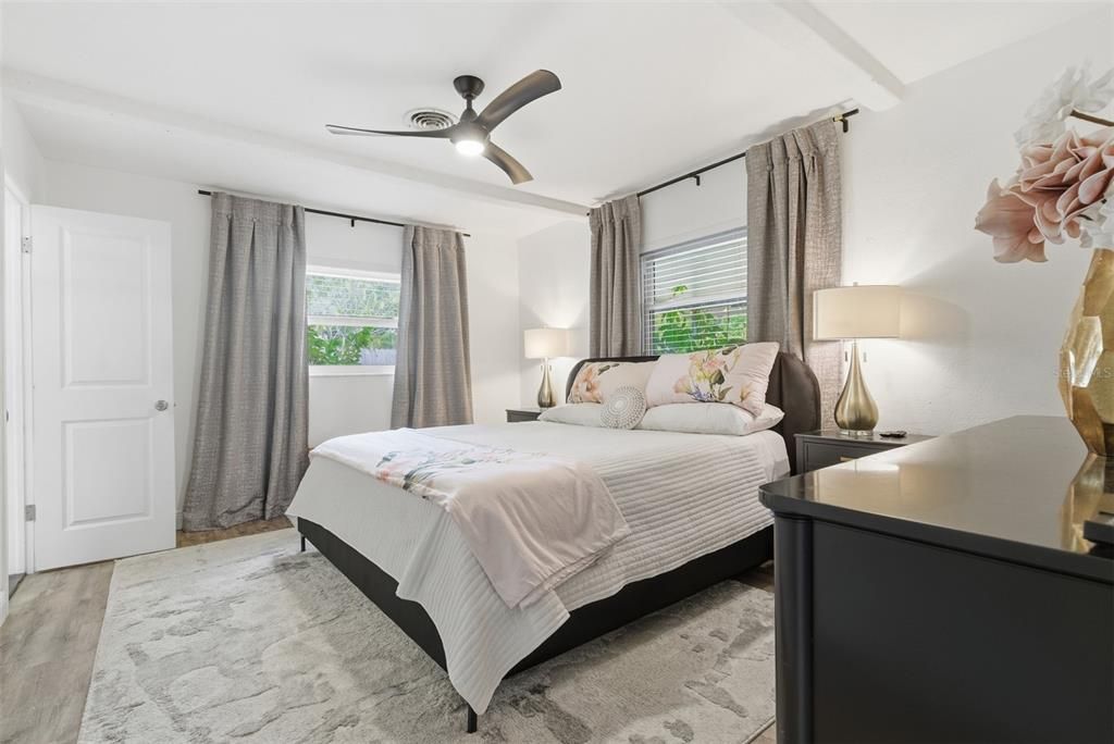 Active With Contract: $385,000 (3 beds, 2 baths, 1396 Square Feet)