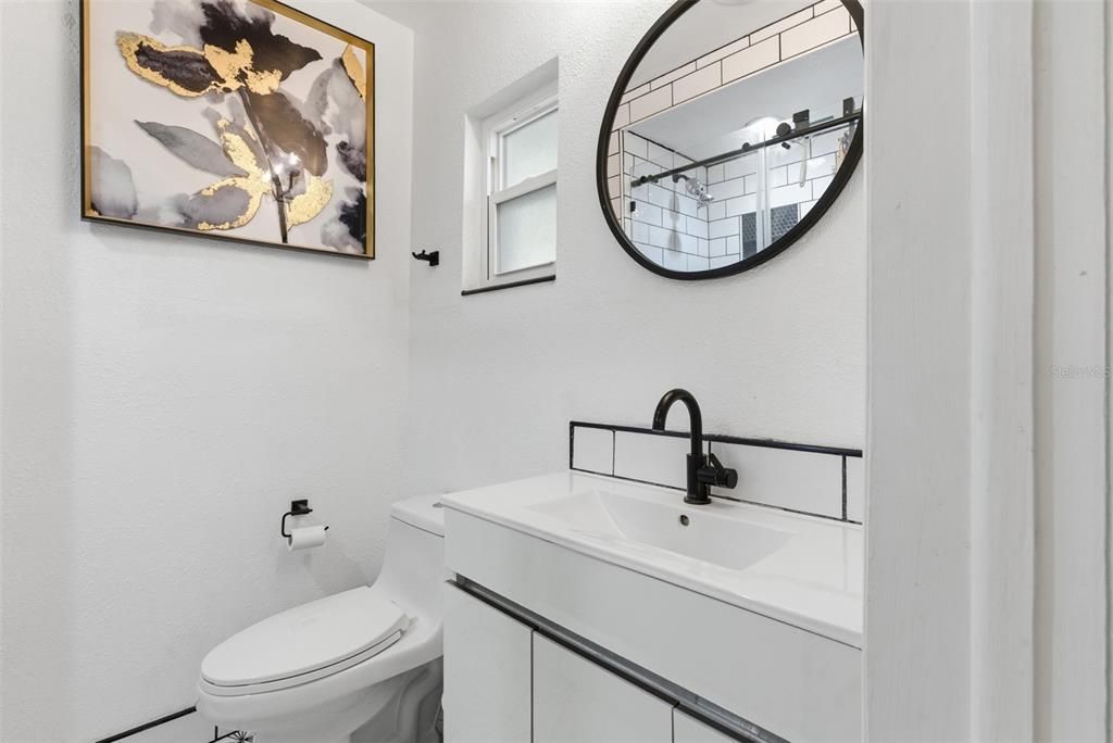 Active With Contract: $385,000 (3 beds, 2 baths, 1396 Square Feet)