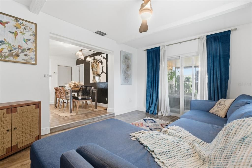 Active With Contract: $385,000 (3 beds, 2 baths, 1396 Square Feet)