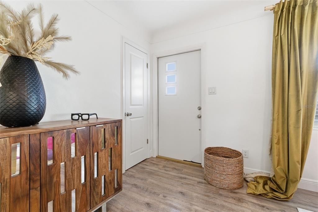 Active With Contract: $385,000 (3 beds, 2 baths, 1396 Square Feet)