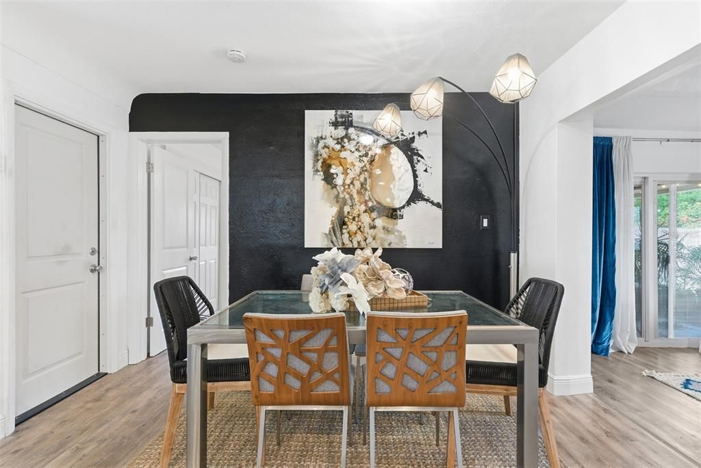 Active With Contract: $385,000 (3 beds, 2 baths, 1396 Square Feet)