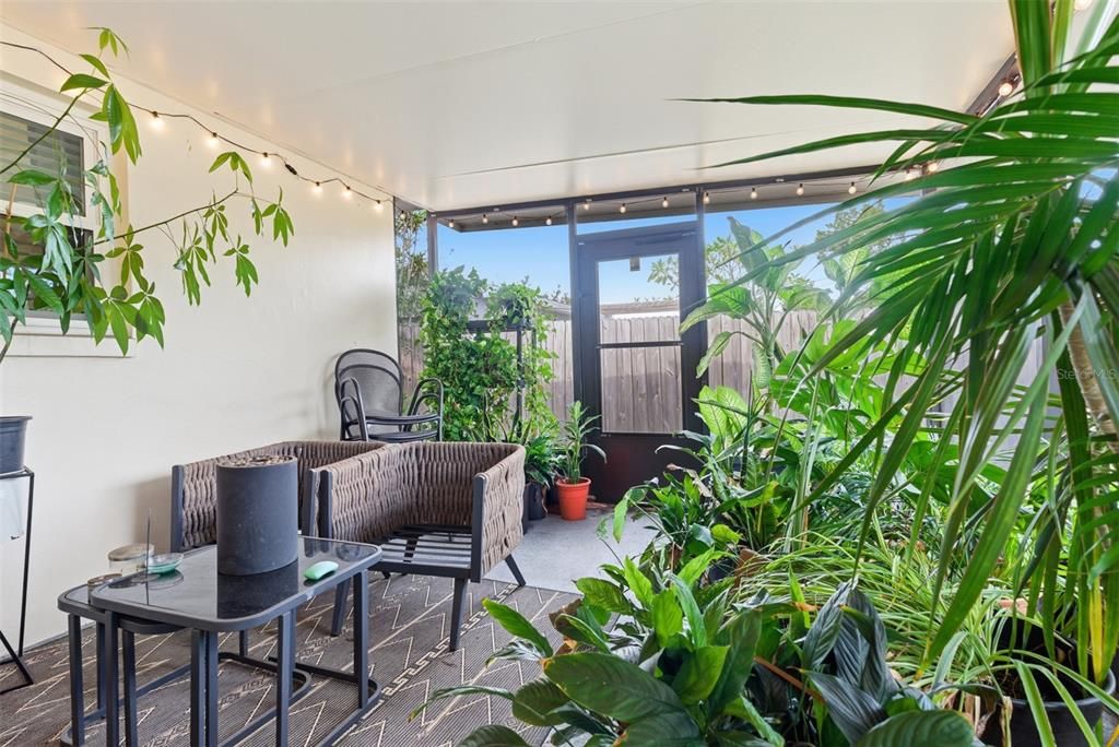 Active With Contract: $385,000 (3 beds, 2 baths, 1396 Square Feet)