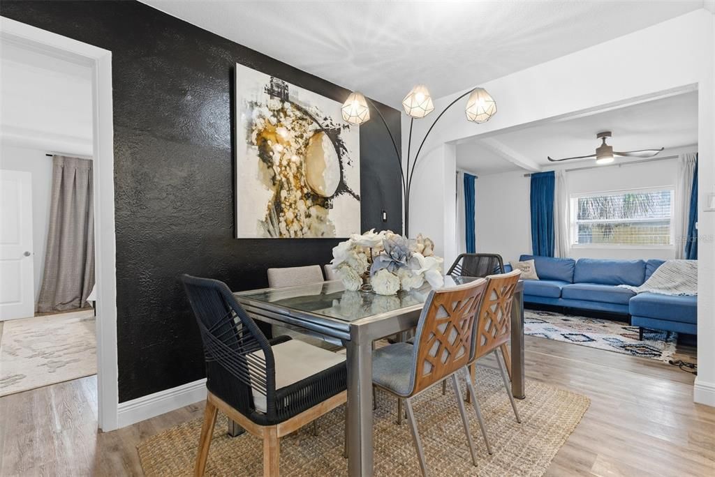 Active With Contract: $385,000 (3 beds, 2 baths, 1396 Square Feet)