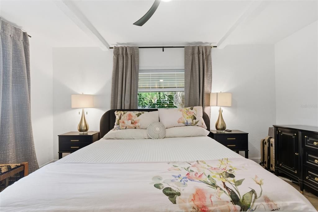 Active With Contract: $385,000 (3 beds, 2 baths, 1396 Square Feet)