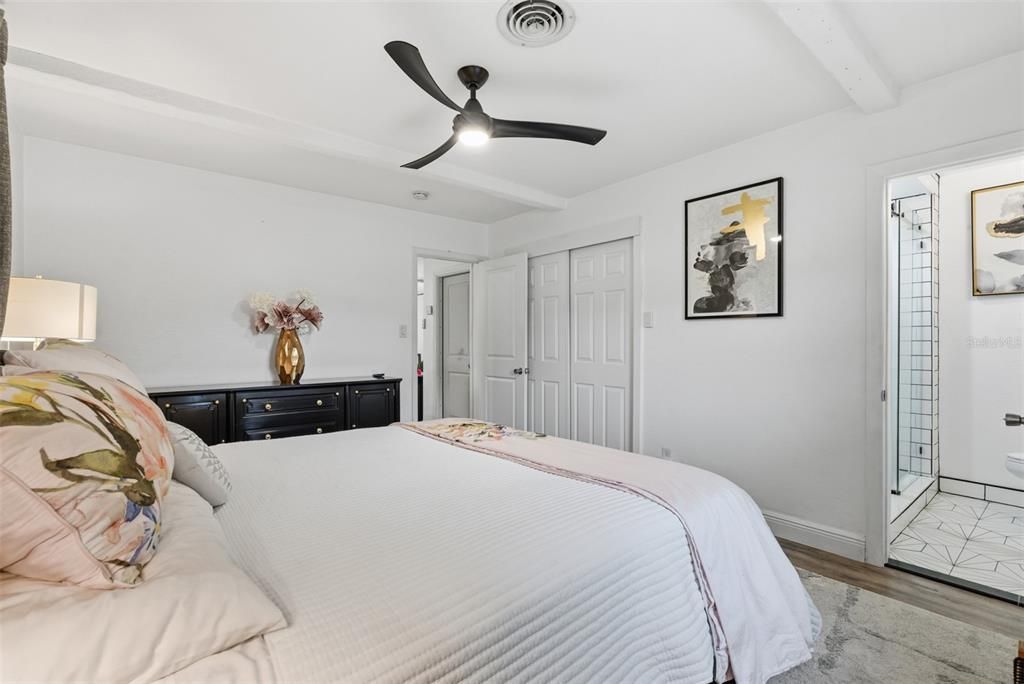 Active With Contract: $385,000 (3 beds, 2 baths, 1396 Square Feet)