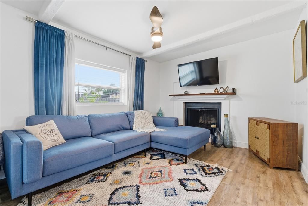 Active With Contract: $385,000 (3 beds, 2 baths, 1396 Square Feet)