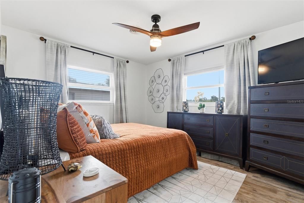 Active With Contract: $385,000 (3 beds, 2 baths, 1396 Square Feet)