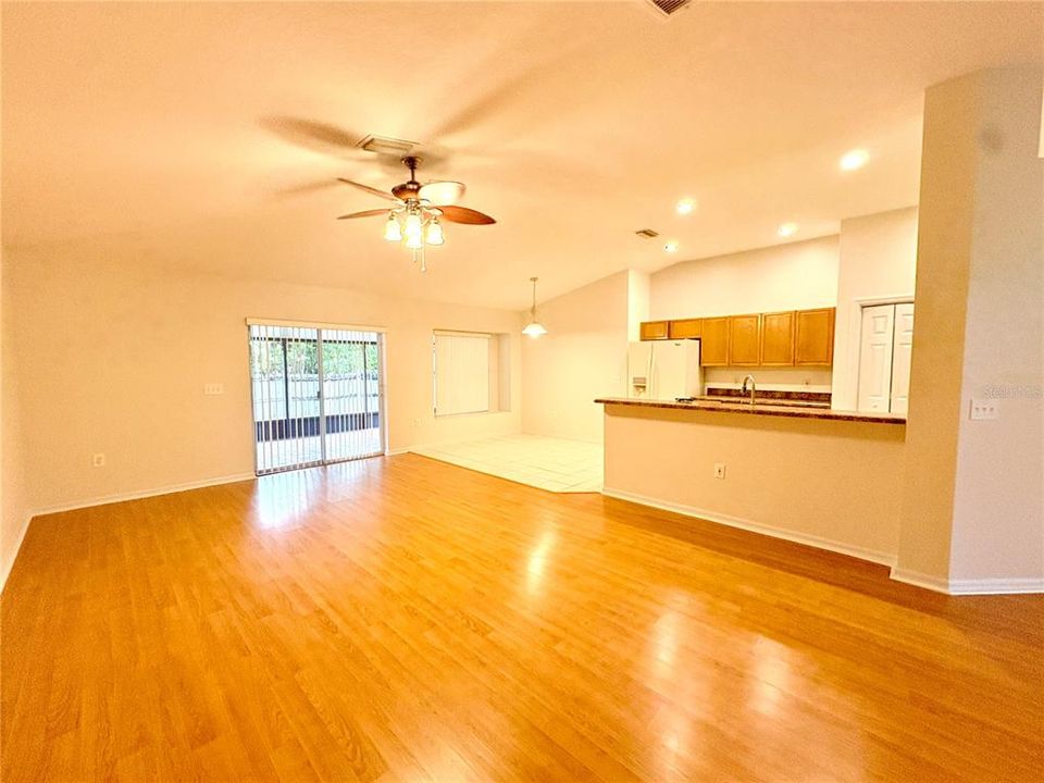 出租: $2,200 (3 贝兹, 2 浴室, 1742 平方英尺)