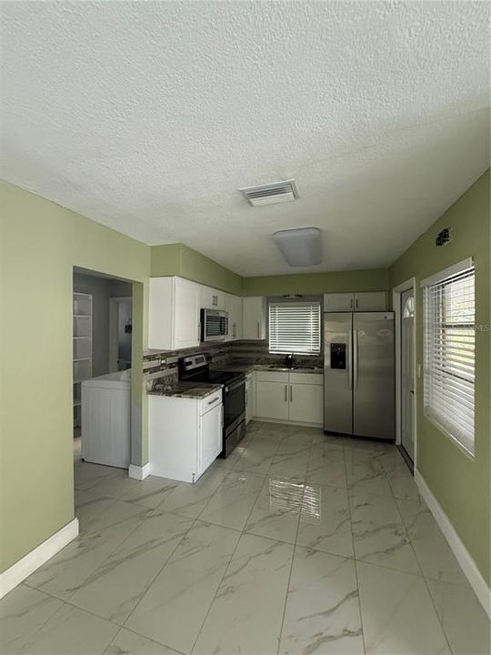 出租: $2,200 (2 贝兹, 1 浴室, 912 平方英尺)