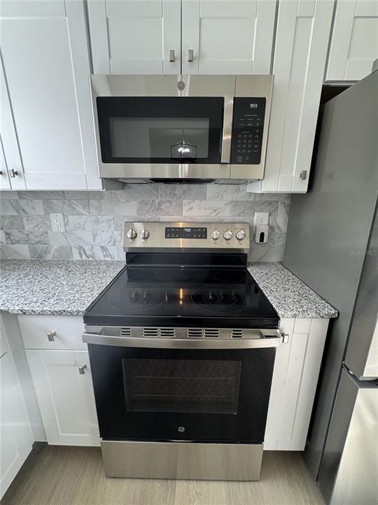 На продажу: $199,000 (2 спален, 2 ванн, 945 Квадратных фут)