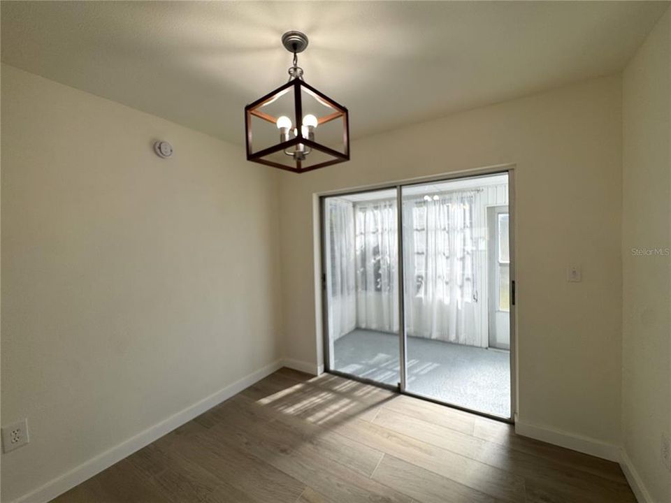 На продажу: $199,000 (2 спален, 2 ванн, 945 Квадратных фут)