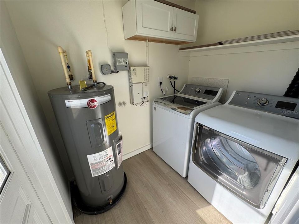 На продажу: $199,000 (2 спален, 2 ванн, 945 Квадратных фут)