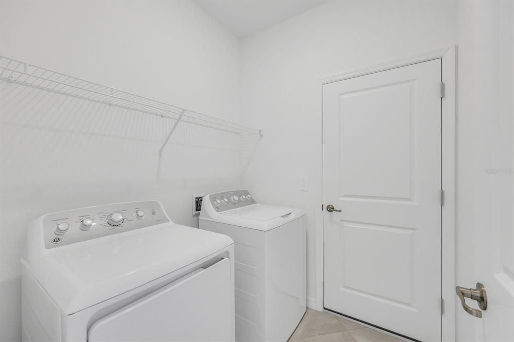 待售: $349,000 (4 贝兹, 3 浴室, 2032 平方英尺)