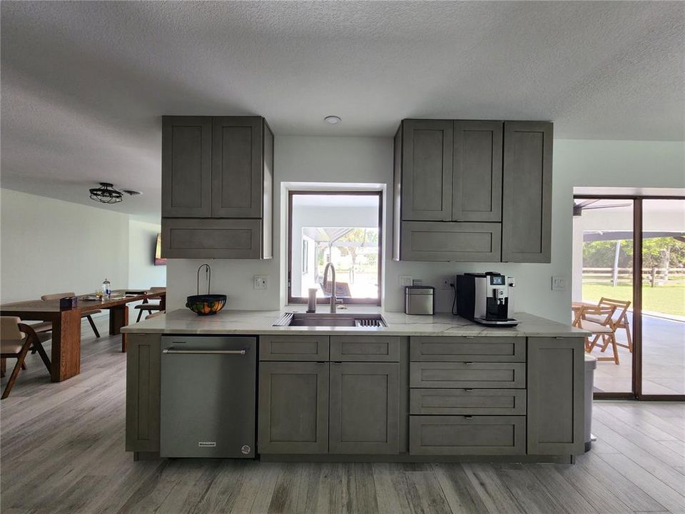 В аренду: $7,000 (3 спален, 2 ванн, 2240 Квадратных фут)