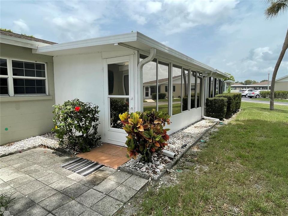 待售: $165,000 (2 贝兹, 2 浴室, 972 平方英尺)