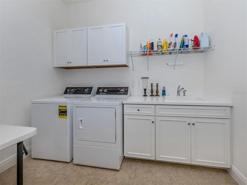 Active With Contract: $550,000 (3 beds, 2 baths, 2427 Square Feet)