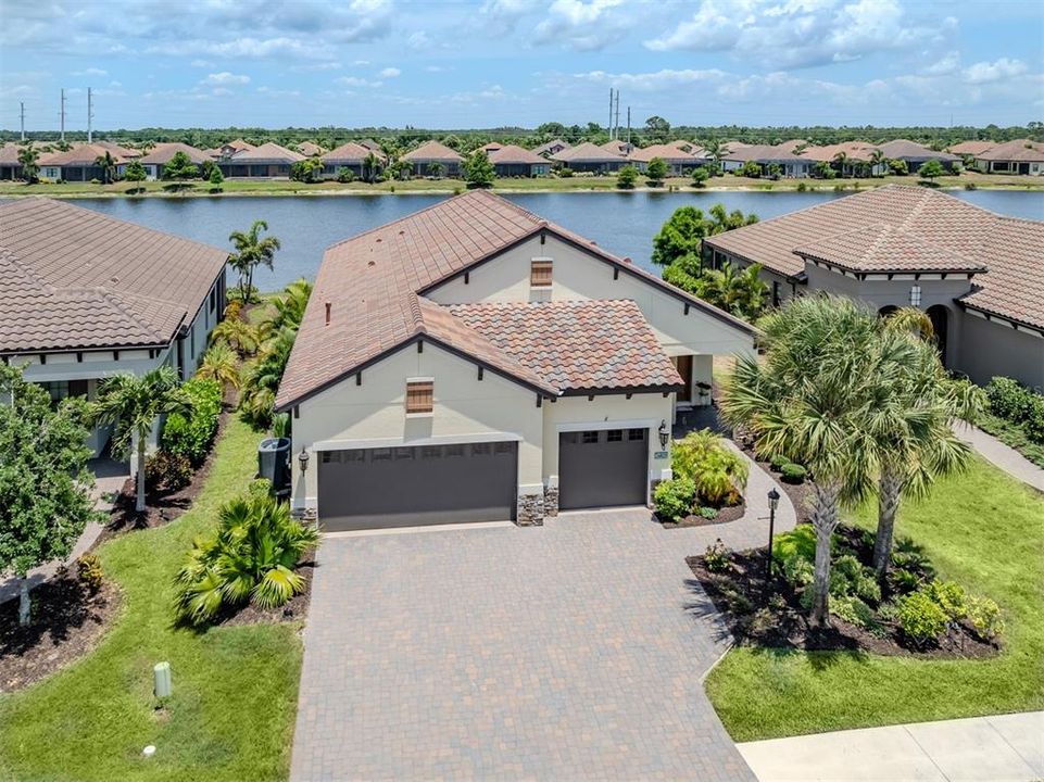 Active With Contract: $550,000 (3 beds, 2 baths, 2427 Square Feet)