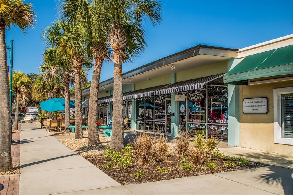 Active With Contract: $550,000 (3 beds, 2 baths, 2427 Square Feet)