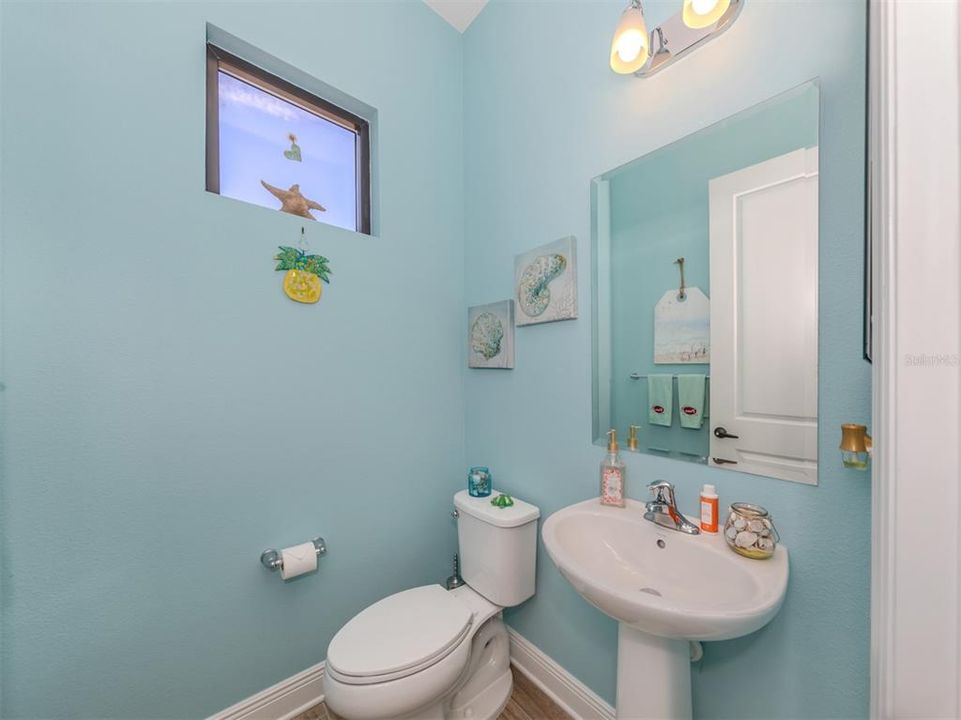 Active With Contract: $550,000 (3 beds, 2 baths, 2427 Square Feet)