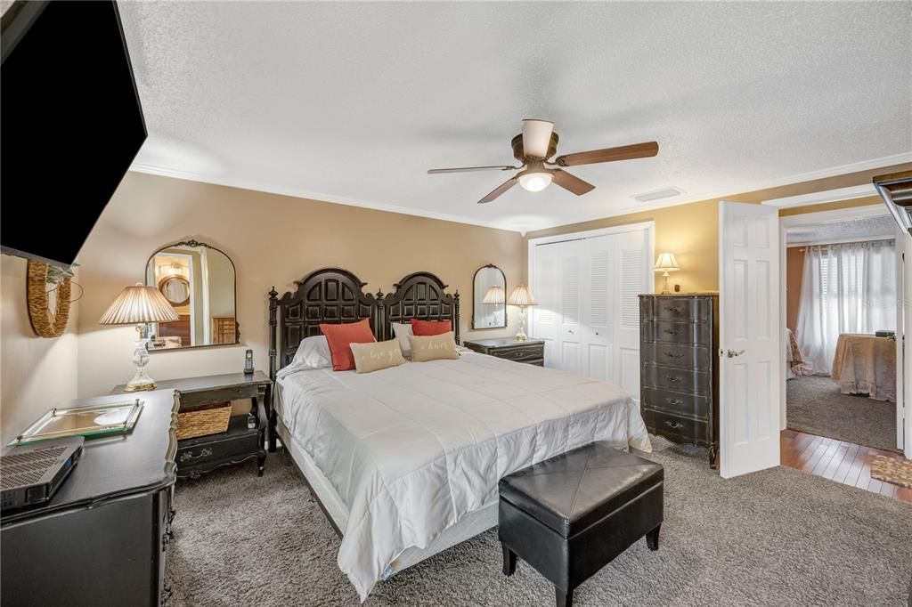 Под контрактом: $525,000 (3 спален, 2 ванн, 2055 Квадратных фут)