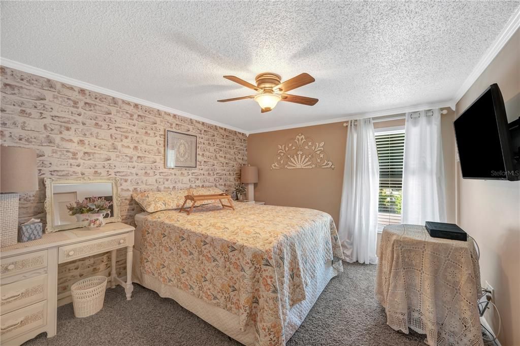 Под контрактом: $525,000 (3 спален, 2 ванн, 2055 Квадратных фут)