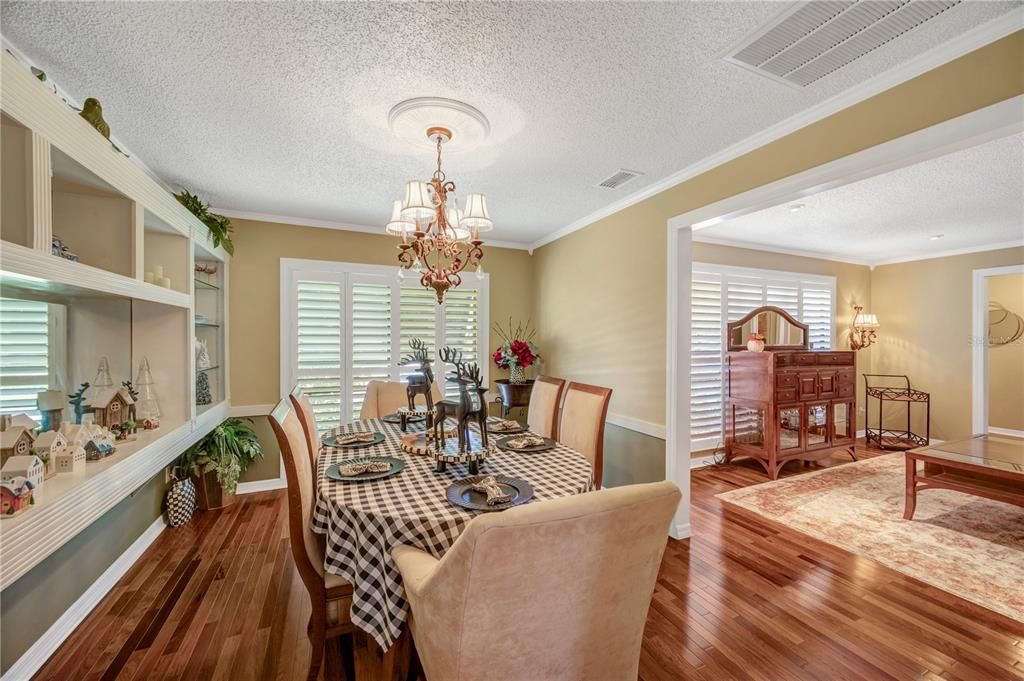 Под контрактом: $525,000 (3 спален, 2 ванн, 2055 Квадратных фут)