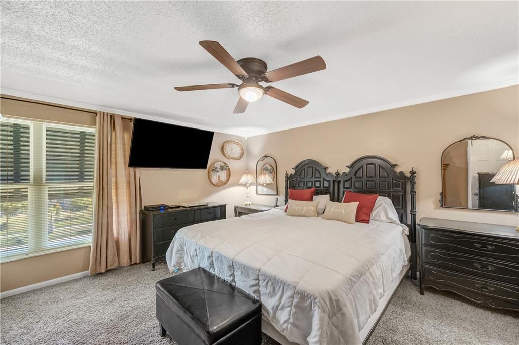 Под контрактом: $525,000 (3 спален, 2 ванн, 2055 Квадратных фут)