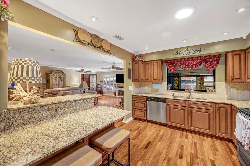 Под контрактом: $525,000 (3 спален, 2 ванн, 2055 Квадратных фут)