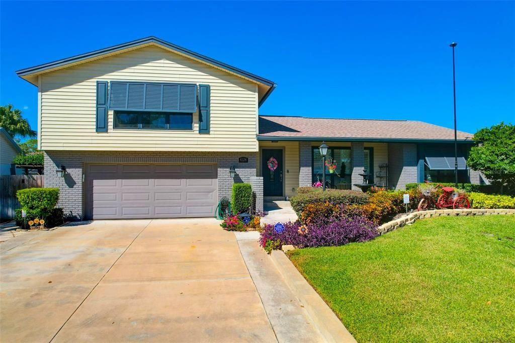 Под контрактом: $525,000 (3 спален, 2 ванн, 2055 Квадратных фут)