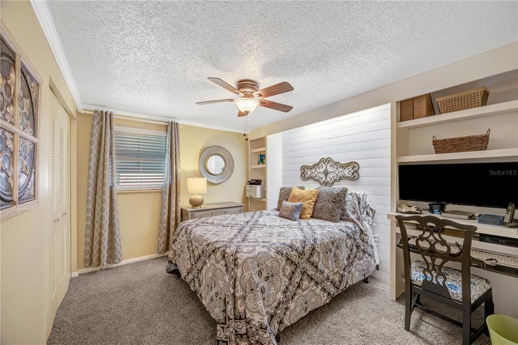 Под контрактом: $525,000 (3 спален, 2 ванн, 2055 Квадратных фут)