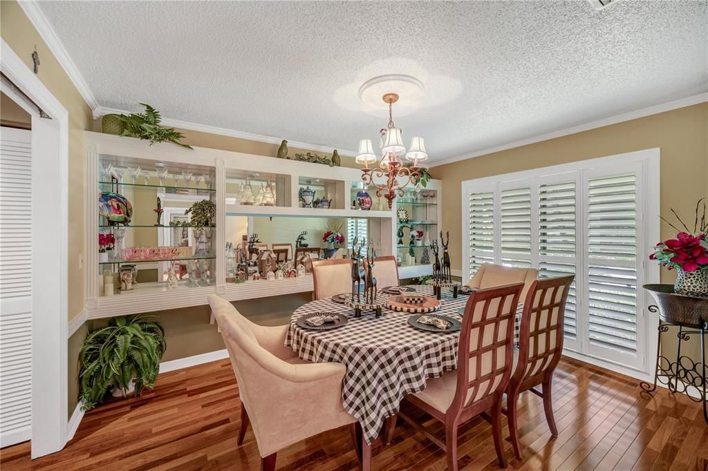 Под контрактом: $525,000 (3 спален, 2 ванн, 2055 Квадратных фут)