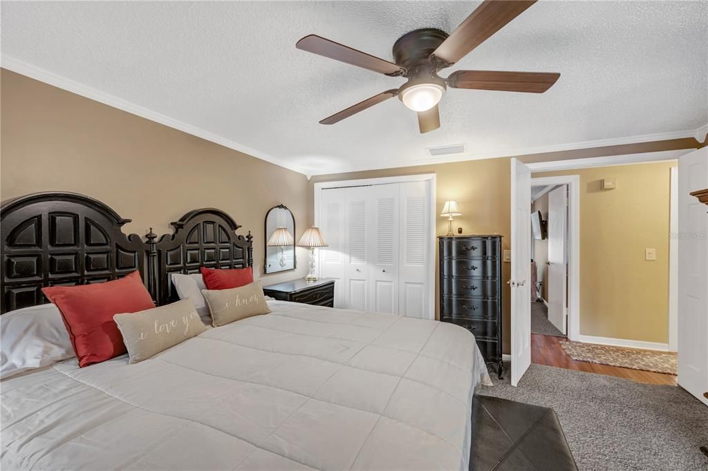 Под контрактом: $525,000 (3 спален, 2 ванн, 2055 Квадратных фут)