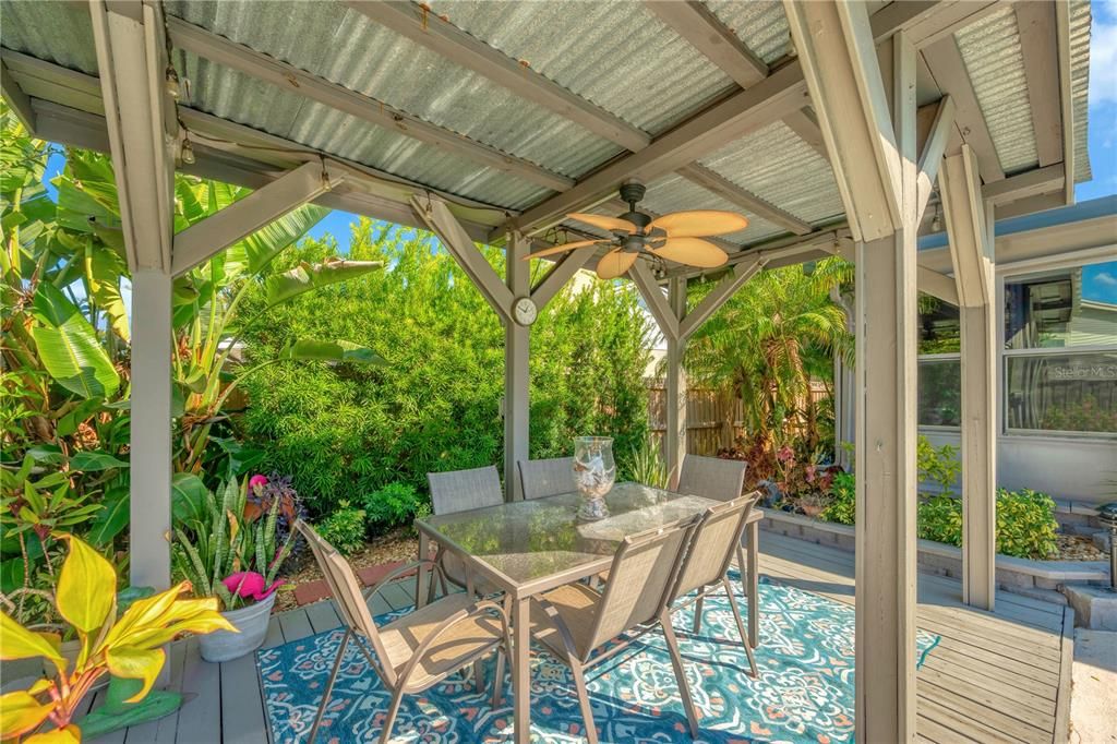 Под контрактом: $525,000 (3 спален, 2 ванн, 2055 Квадратных фут)