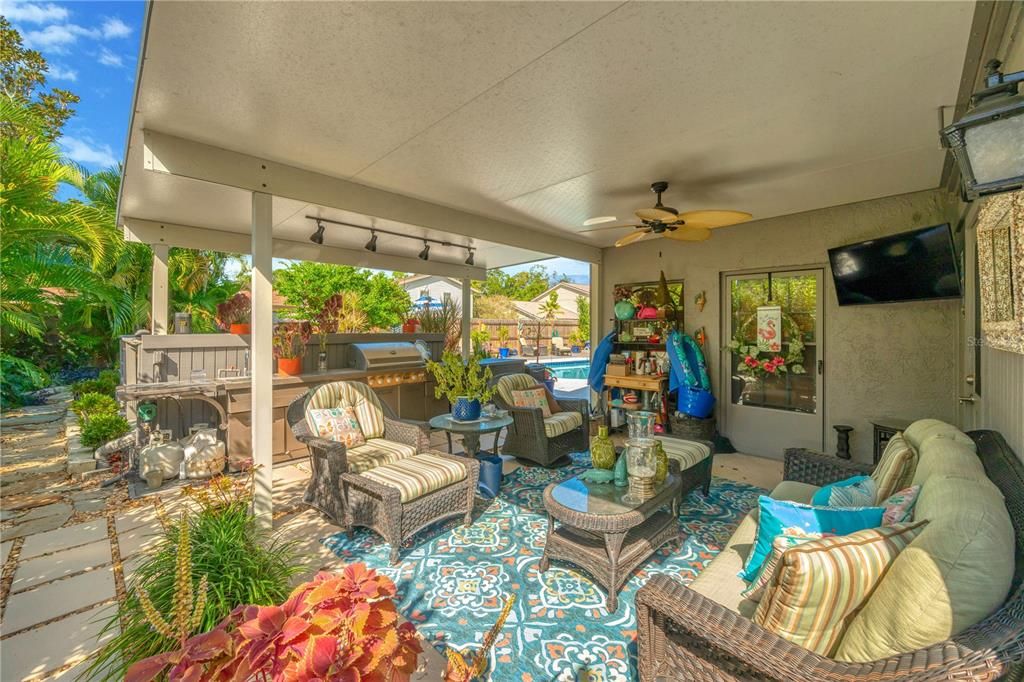 Под контрактом: $525,000 (3 спален, 2 ванн, 2055 Квадратных фут)